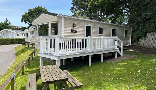Snowdrop Lovely caravan, veranda and dogs stay free at Rockley Park Poole Dorset