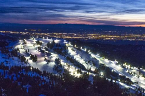 Snowfall Getaway -268 I