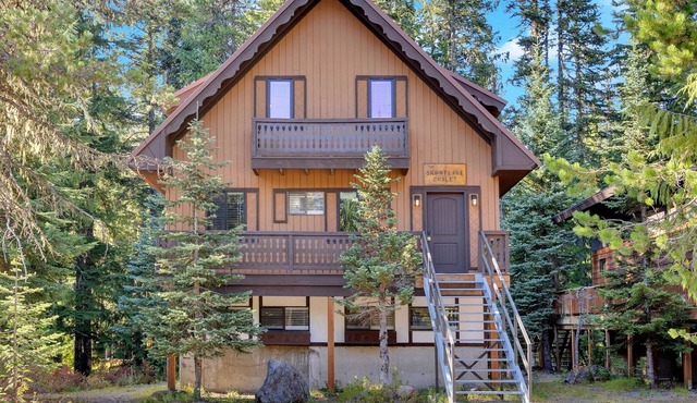 Snowflake Chalet - Charming Creekside Govy Retreat