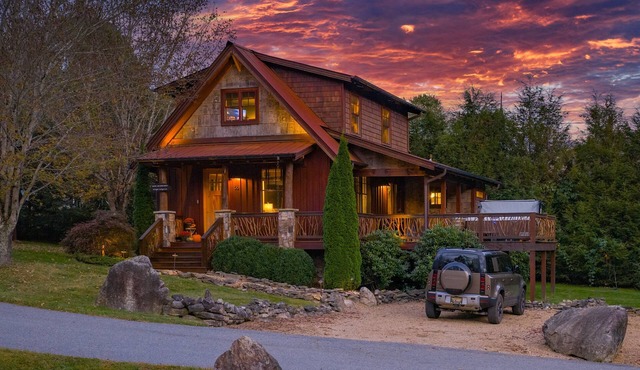 Snowflake River Ridge - Eagle Nest - Hot Tub, amenities, fishing in Elk River, 3mi Banner Elk