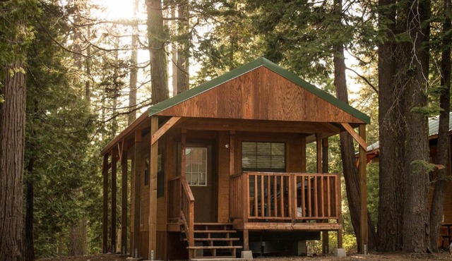 Snowflower Camping Resort Cabin 4