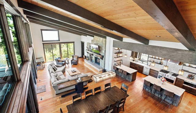 Snowghost Chalet -Luxury Ski-in/Ski-out Home 5BD, 5.5BA 2 Hot Tubs, Steam Room,