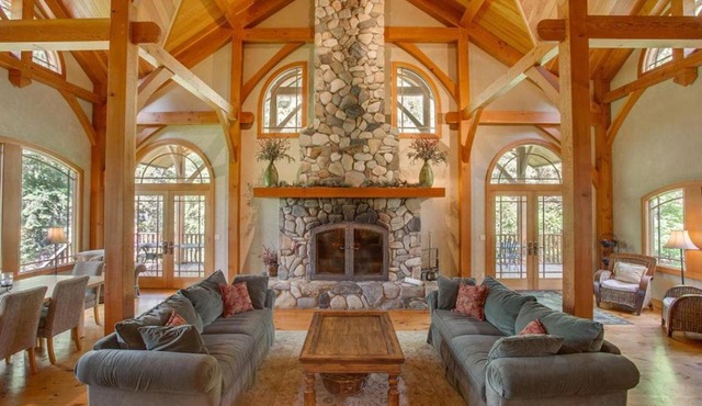 Snowgrass Lodge - River, Mountain Views & Hot tub