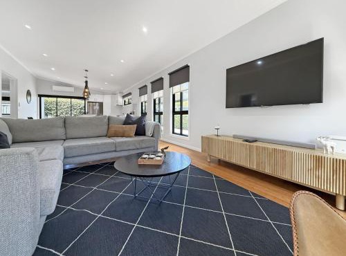 Snowgum Bright Retreat - 2 Houses, 1 Location