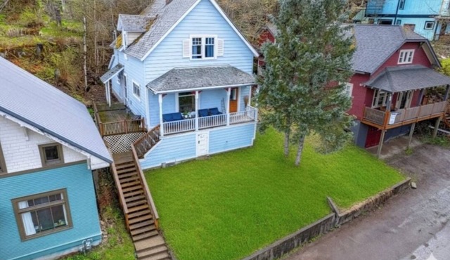 Snowhawk House in Historic Wallace located close to many outdoor adventures!