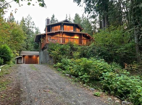 Snowline Cabin 13 - An Architectural Gem Pet Friendly and Free Wi-fi