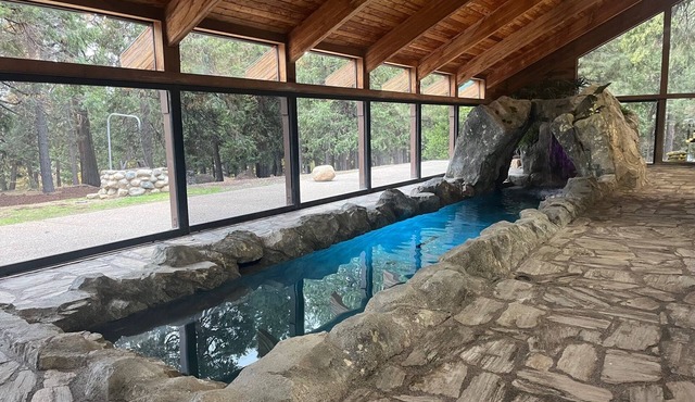 Snowline Lodge with Indoor Pool, Pickleball, Hot Tub and Disc Golf!