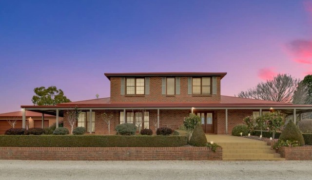 Snowline - Ultimate Getaway, Pool, Sleeps 16