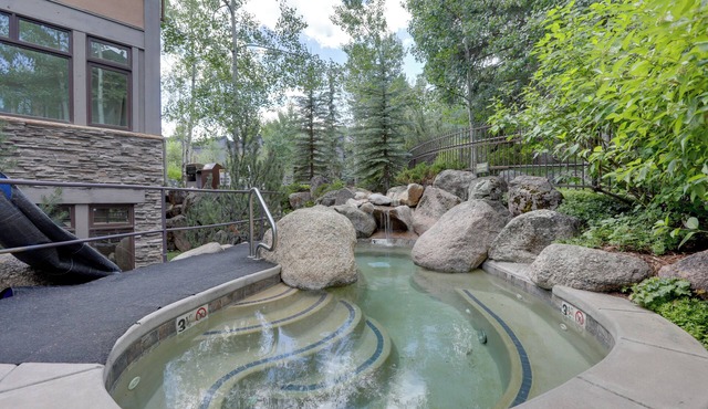 Snowmass Village Retreat Close to Slopes & Trails!