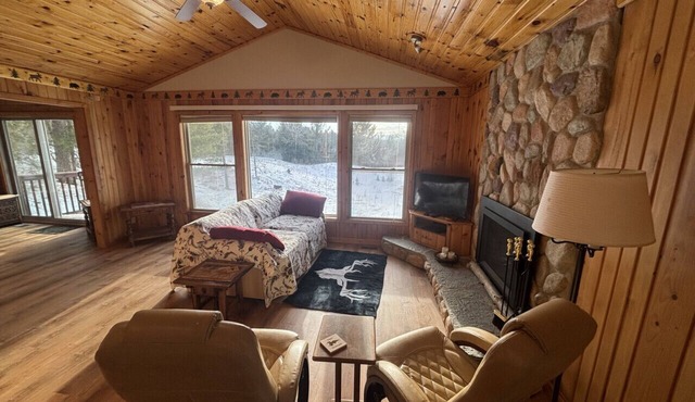 Snowmobile/ATV/Horseback Riding Haven: Quick Trail Access + Games/Entertainment Room