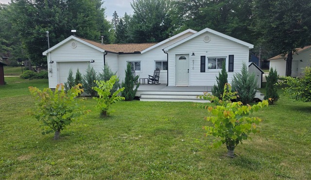 Snowmobile. Ice Fish. Cross Country Ski, Pet Friendly Garage. Bon Fire Pit.