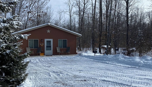SNOWMOBILER’S base camp to Tuscobia Tr! Private cottage, access to trails! Dogs!