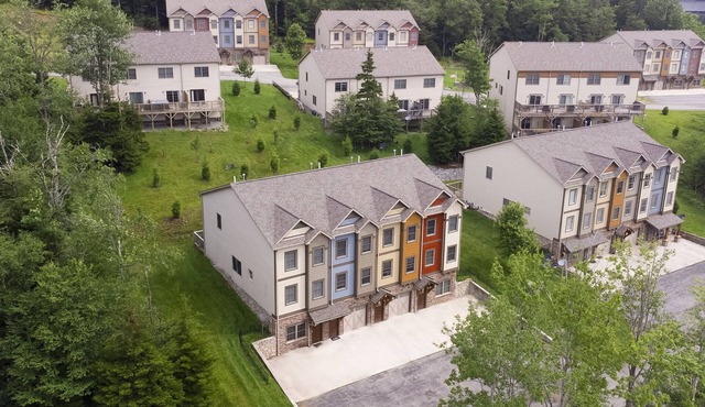 Snowshoe Creekside Villas - perfect location