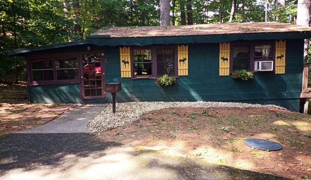Snowshoe Hare Cabin at the Adirondack Lodge - 5 mins to Lake George Village