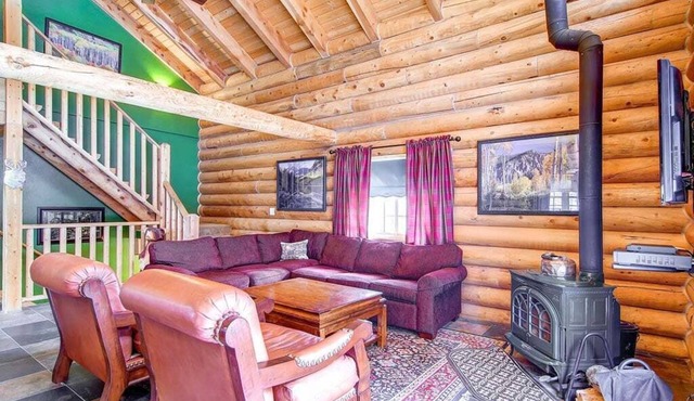 Snowshoe Retreat-True Mountain Getaway-Updated Log Home!