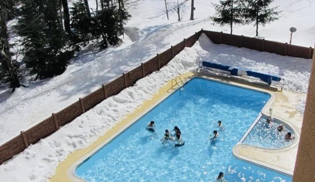 Snowshoe Ski-in & Ski-out at Silvercreek Resort - Family friendly, jacuzzi, hot tub, mountain views