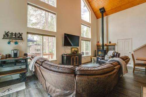 Snowshoe & Sled On-Site! Soda Springs Cabin