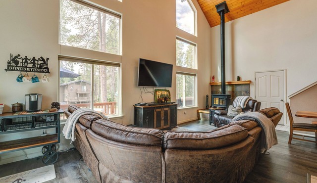 Snowshoe & Sled On-Site! Soda Springs Cabin