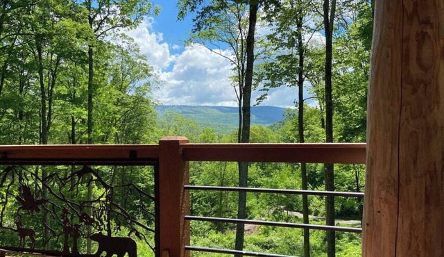 Snowshoe View Log Cabin | Hot Tub & Mtn Luxury