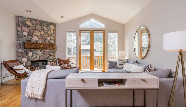 SnowStar - River Run Ketchum Condo - Baldy Views & Short Walk to Skiing & Town