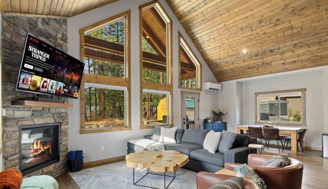 Snowy Retreat | PetsOK + Hot Tub, GameRm & 2 mins to Lake Access + 1PM In/Out