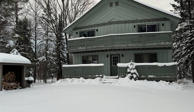 Snowy Summit Ski Chalet- Where Mountain Memories Begin