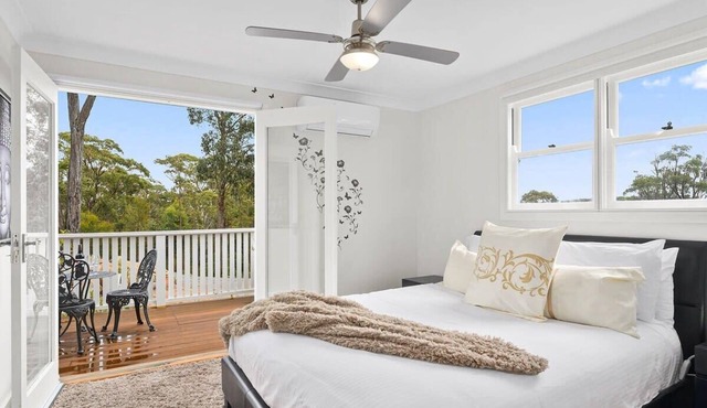 Snug 1-Bed with Charming Deck Seating