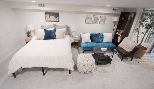 Snug 2BR DC Haven for Winter Stays & Peaceful Yard