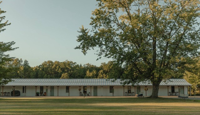 Snug Harbor Inn | Near the Lake Michigan | 9 Units
