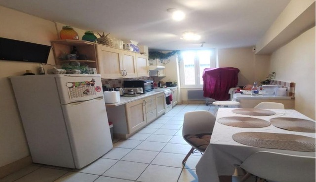 Snug holiday home in Saint Chinian with fireplace