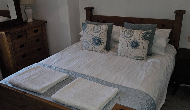 Snug - Macushla Apartment