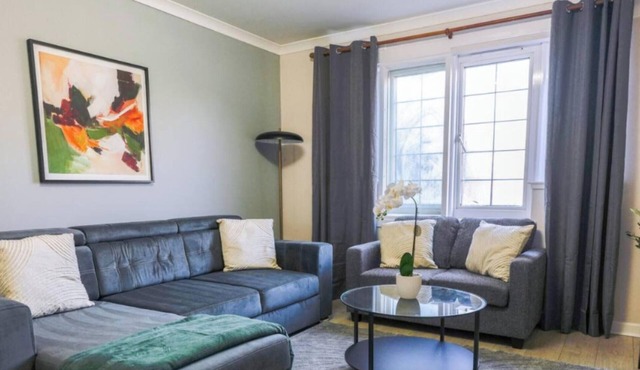 Snug Modern Apartment