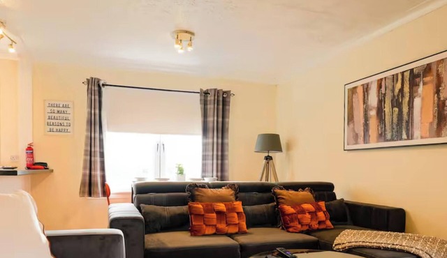 Snug Modern Apartment