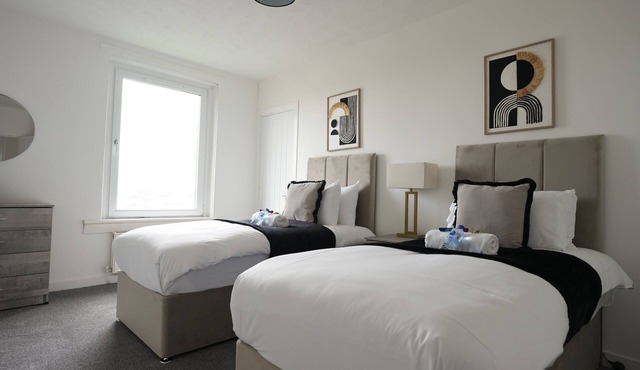 Snug Modern Apartment in Airdrie