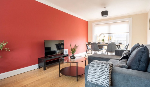 Snug Modern Home in Grangemouth