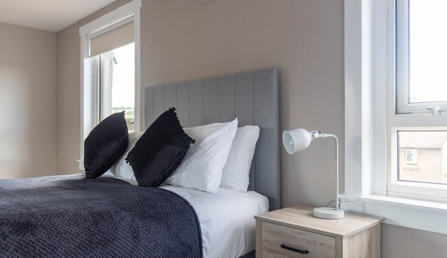 Snug Modern Home in Bathgate