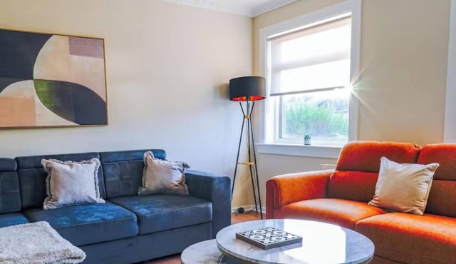 Snug Modern Home in Falkirk