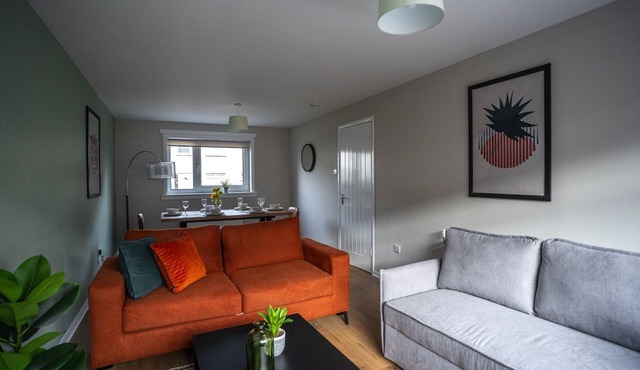 Snug Modern Home in Livingston