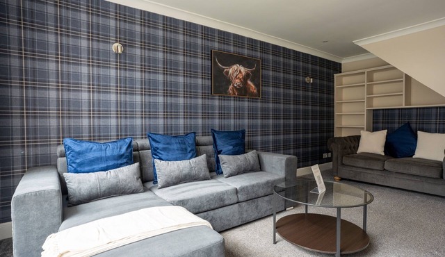 Snug Modern Home in Livingston