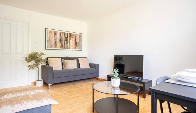 Snug Modern Home in Livingston