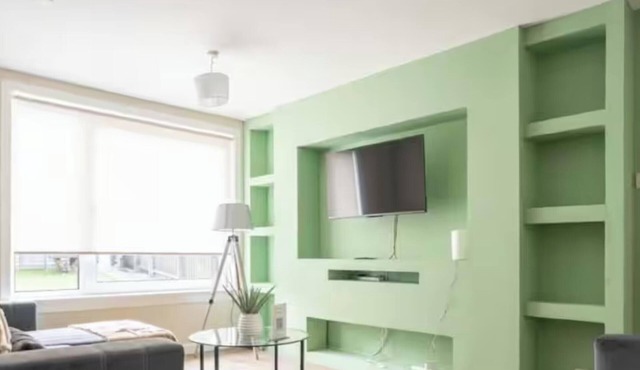 Snug Modern Home in Livingston