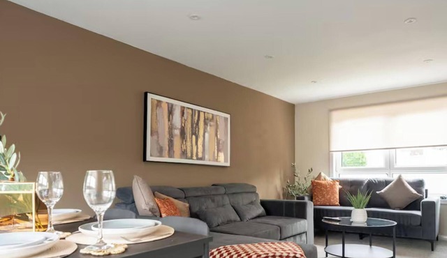 Snug Modern Home in Livingston