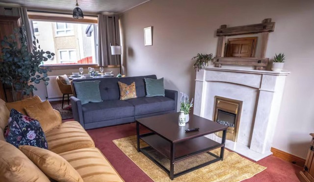 Snug Modern Home in Motherwell