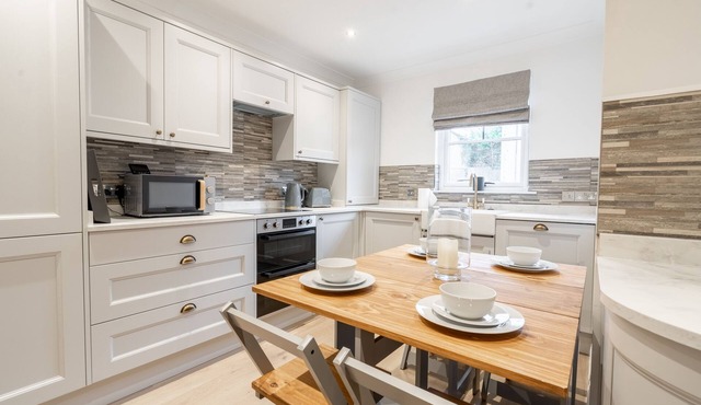 Snug Modern Home in Lanark