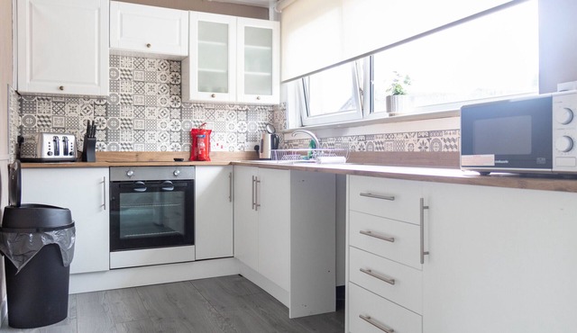 Snug Modern Home in Shotts