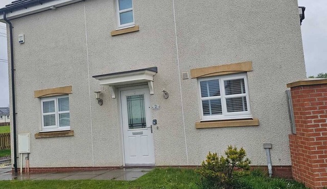 Snug Modern Home in Uddingston