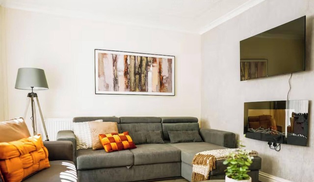 Snug Modern House in Wishaw