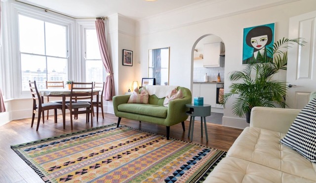 Snug Sea View 2 Bed Apartment - Margate | Pass the Keys