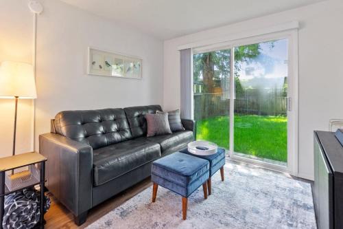Snug Spot 70 - Close to Downtown & Autzen studio
