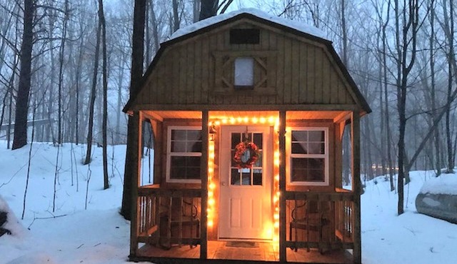 Snug Tiny House Getaway in Elton for Vacations near the Wolf River, Wisconsin